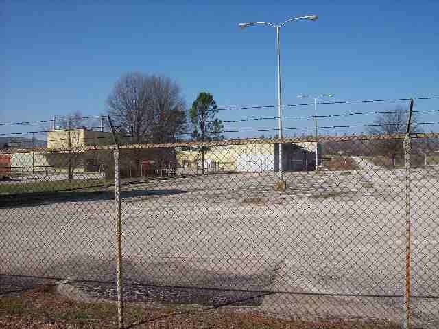 2050 Kefauver Dr, Milan, TN à vendre - Photo du bâtiment - Image 3 de 5