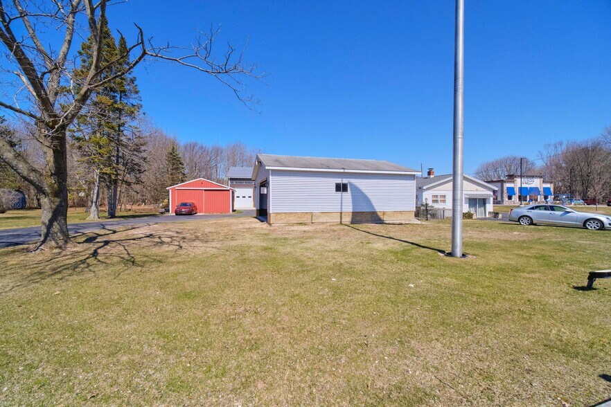 480 E Parkdale Ave, Manistee, MI à vendre - Photo du bâtiment - Image 3 de 16