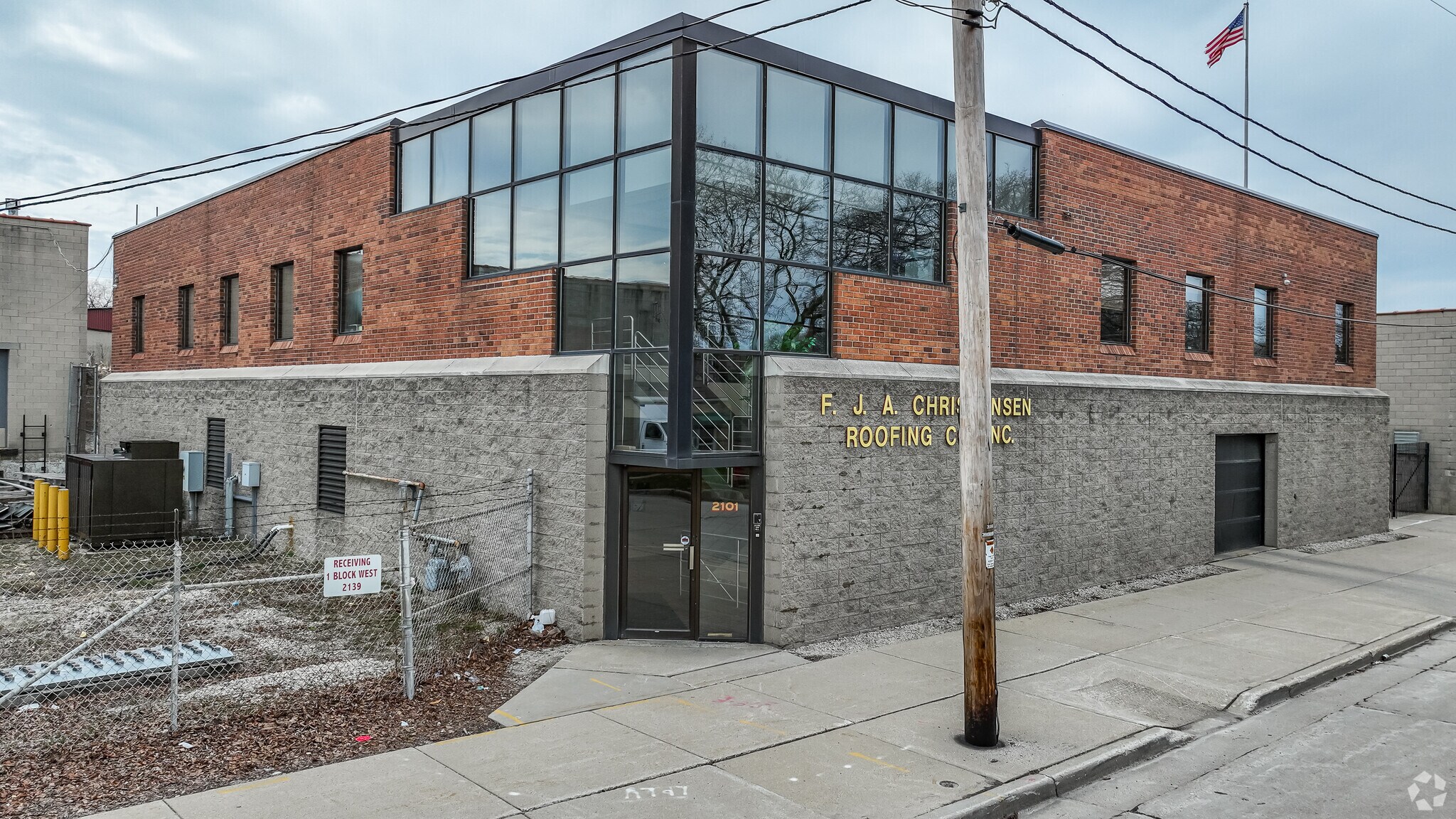 2101 W Purdue St, Milwaukee, WI for sale Primary Photo- Image 1 of 20