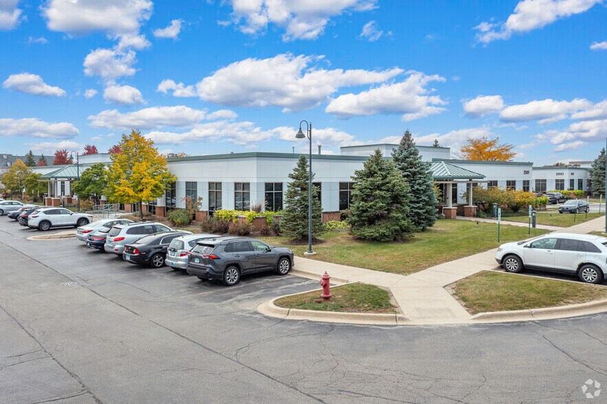 2501 Compass Rd, Glenview, IL à louer - Photo du bâtiment - Image 2 de 9