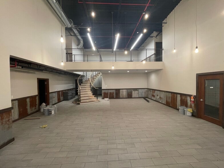 W57N14363 Doerr Way, Cedarburg, WI for lease - Lobby - Image 2 of 34