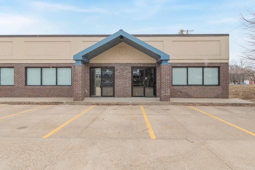 2037 Grand Ave, West Des Moines, IA for lease - Other - Image 1 of 4