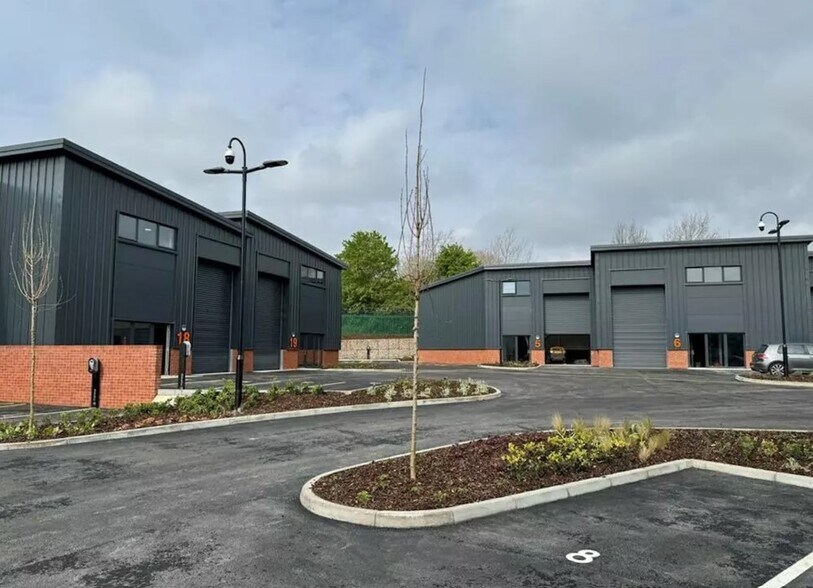 Knowle Ln, Eastleigh à louer - Photo du bâtiment - Image 2 de 3