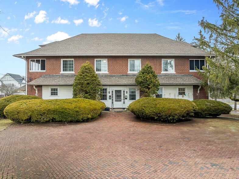 203 Glamorgan St, Alliance, OH for sale - Primary Photo - Image 1 of 60