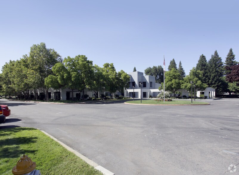 2030 W El Camino Ave, Sacramento, CA for lease - Building Photo - Image 2 of 2