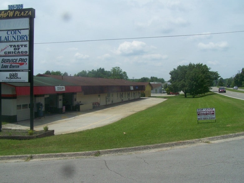 301-309 Oak Ridge Tpke, Oak Ridge, TN for sale - Building Photo - Image 1 of 7