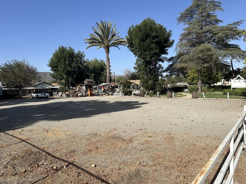 42030 C St, Murrieta, CA à vendre - Photo du bâtiment - Image 2 de 12