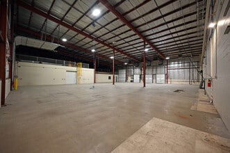 W395N5701 Frontier Rd, Oconomowoc, WI à louer Photo intérieure- Image 1 de 44