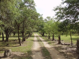 2780 Bulverde Rd, Bulverde TX - Dépanneur