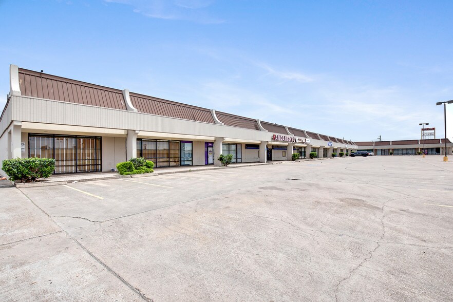 7620-7684 Demoss, Houston, TX à louer - Photo du bâtiment - Image 3 de 4