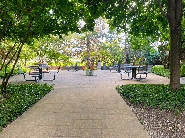 4320 Winfield Rd, Warrenville, IL à louer - Photo du bâtiment - Image 3 de 27