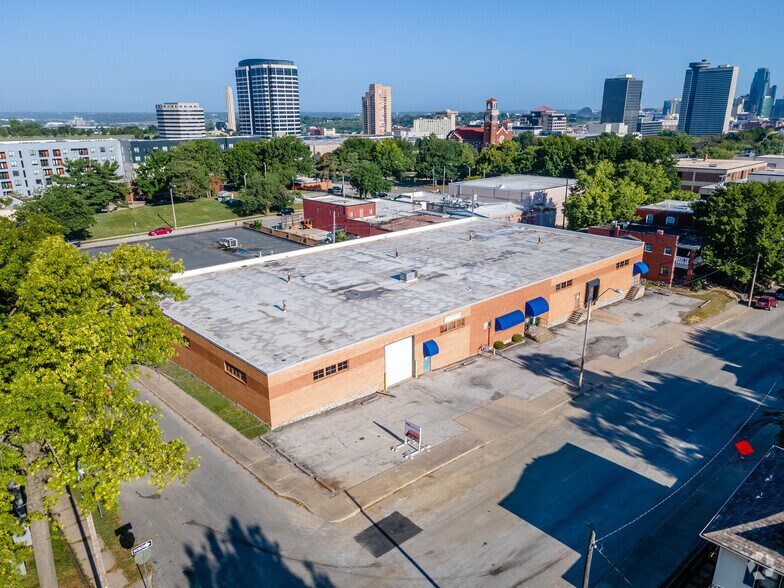 2718 Holmes St, Kansas City, MO for lease - Building Photo - Image 3 of 6