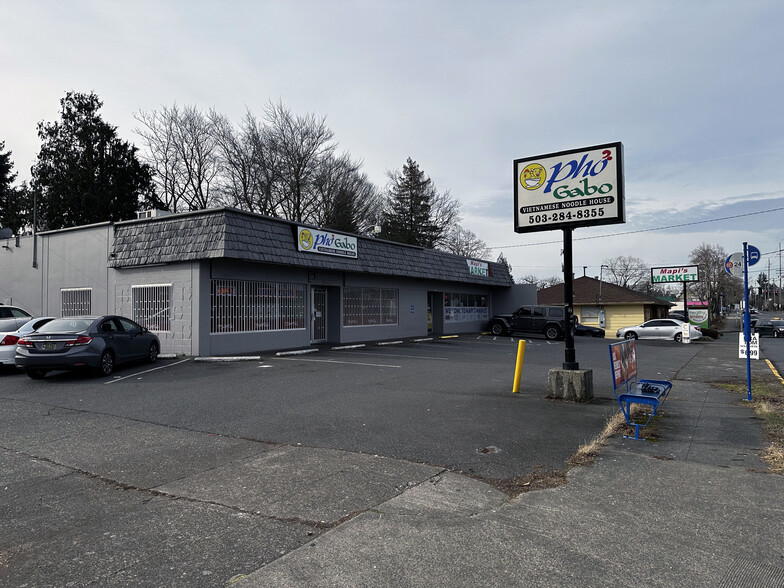 7320-7330 NE Fremont St, Portland, OR for lease - Building Photo - Image 2 of 10