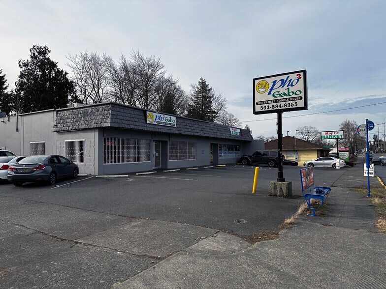7320-7330 NE Fremont St, Portland, OR à vendre - Photo du bâtiment - Image 2 de 10