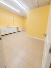 429 W Hallandale Beach Blvd, Hallandale, FL for lease Interior Photo- Image 2 of 12