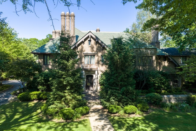 More details for 39 N Portage Path, Akron, OH - Specialty for Auction
