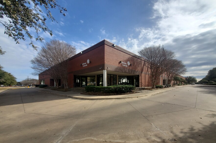 4400 Amon Carter Blvd, Fort Worth, TX à vendre - Photo du bâtiment - Image 1 de 1