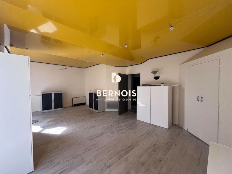 Office in Toulon for lease - Interior Photo - Image 3 of 8