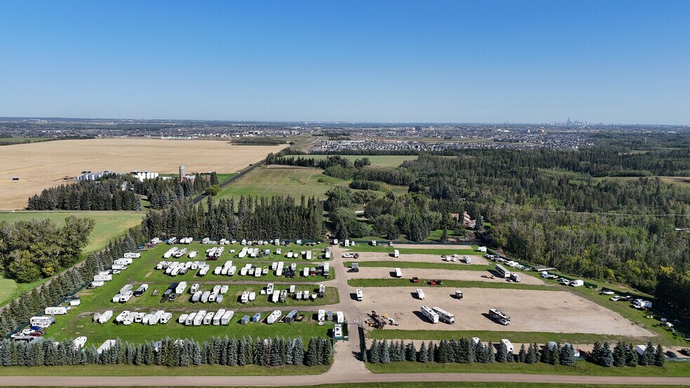 16815 41 Av SW, Edmonton, AB à vendre - Photo du bâtiment - Image 2 de 13