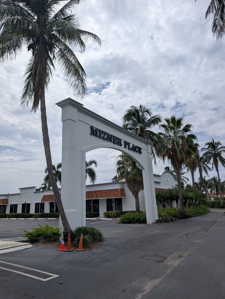 5601 Corporate Way, West Palm Beach, FL for lease - Building Photo - Image 3 of 10