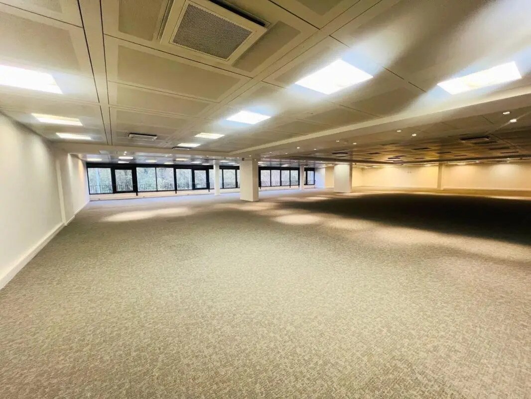 Office in Louveciennes for lease Interior Photo- Image 1 of 5