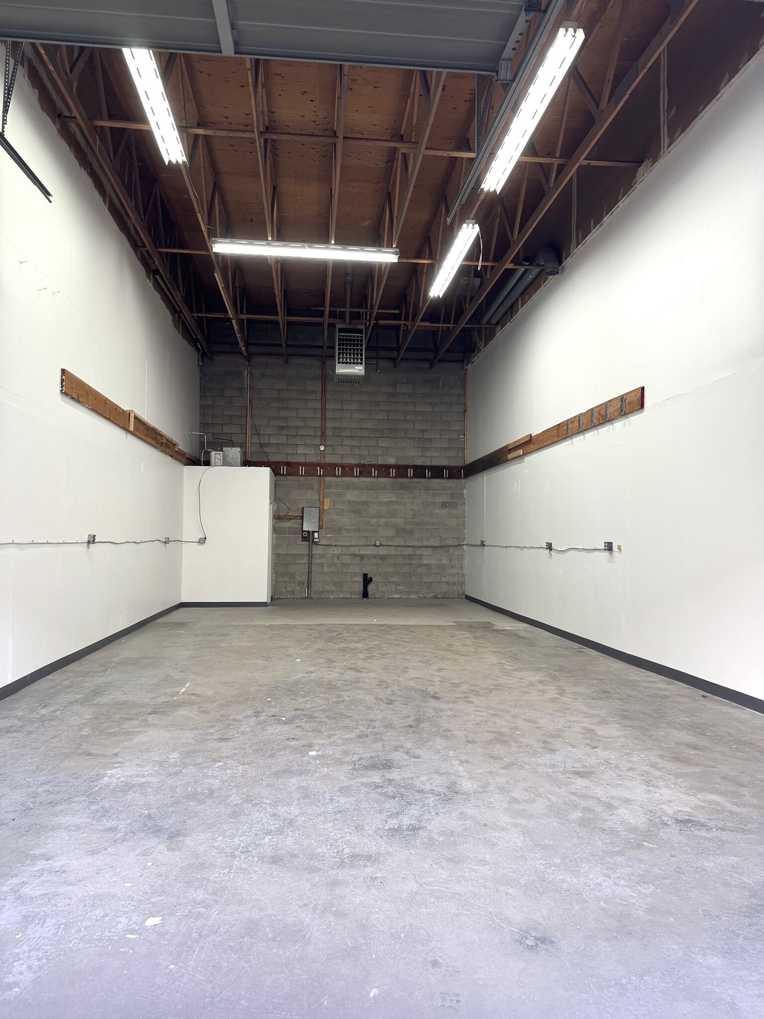 19640 Landmark Way, Langley, BC for lease Interior Photo- Image 1 of 3