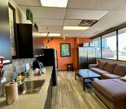 604-614 W Broadway, Vancouver, BC à louer Photo intérieure- Image 2 de 4