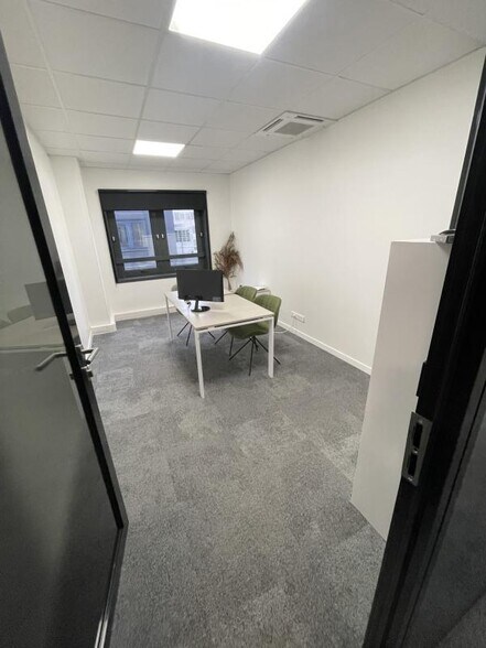 Bureau dans Suresnes à louer - Photo du bâtiment - Image 3 de 31