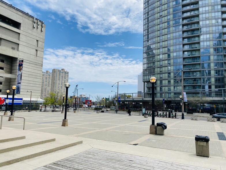 65 Navy Wharf, Toronto, ON for lease - Primary Photo - Image 1 of 3