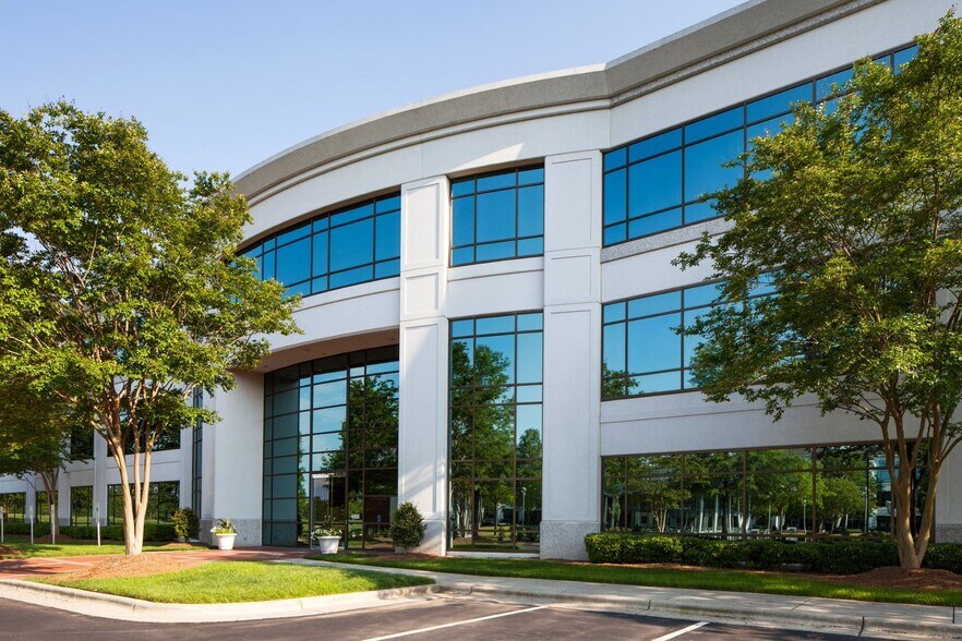 4000 CentreGreen Way, Cary, NC for lease - Primary Photo - Image 1 of 3