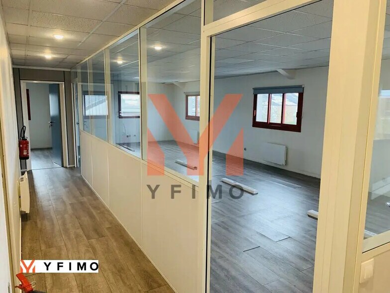 Office in Conflans-Sainte-Honorine for lease - Interior Photo - Image 1 of 8