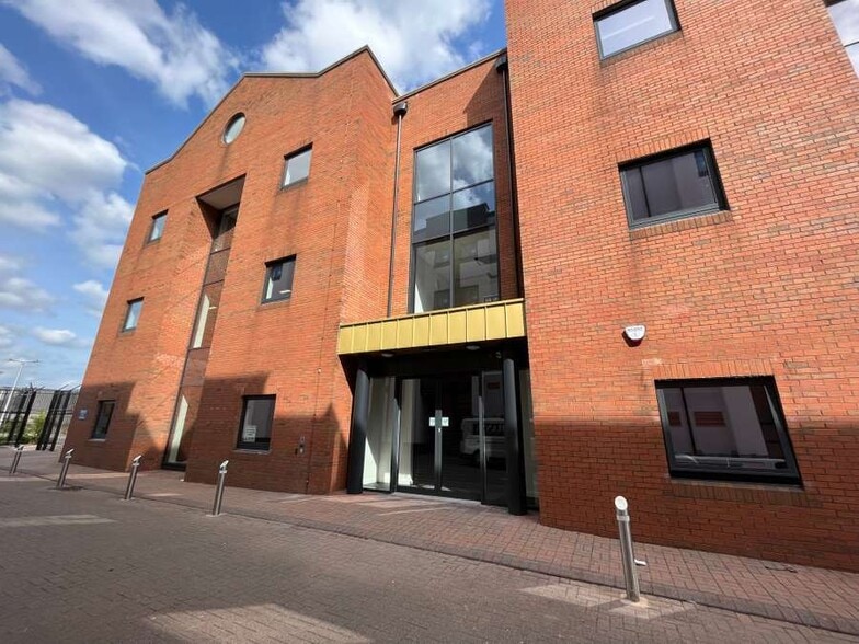 106 University St, Belfast for lease - Building Photo - Image 2 of 3