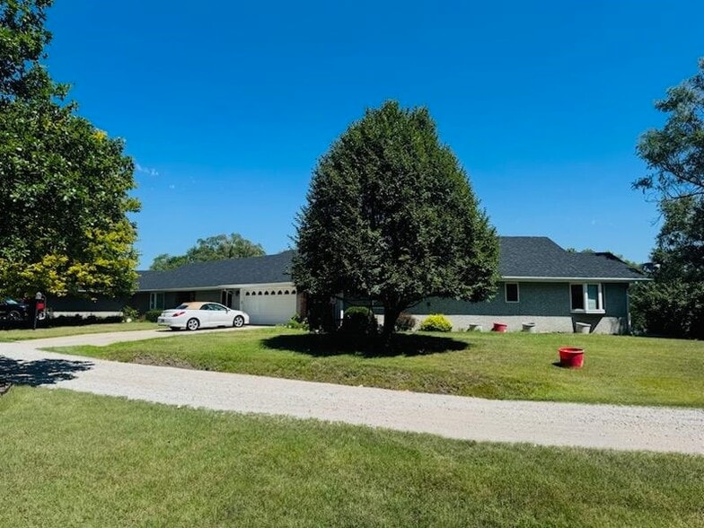 1522-1624 Centennial Dr, McCook, NE for sale - Building Photo - Image 2 of 11