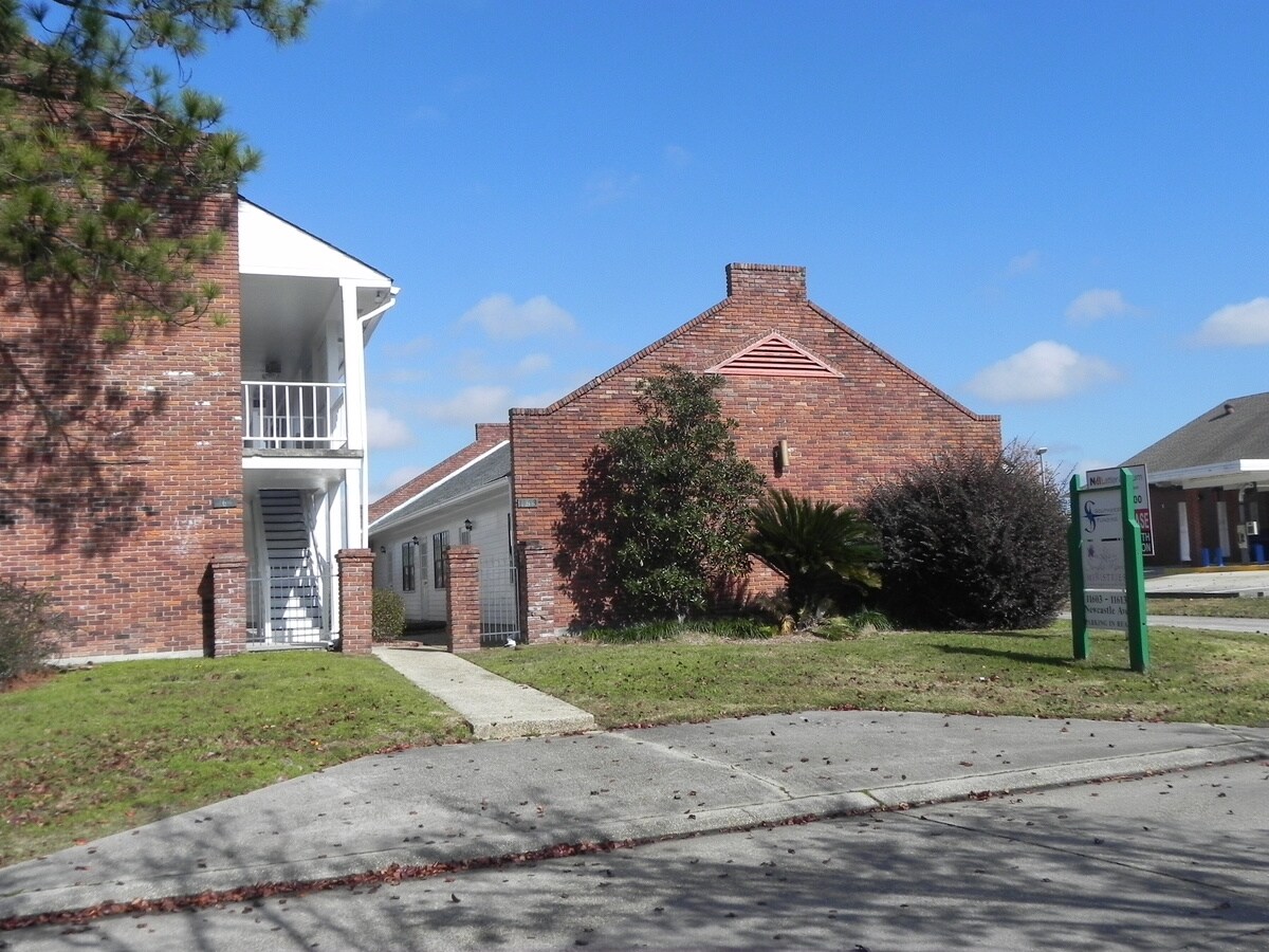 11613 Newcastle Ave, Baton Rouge, LA à vendre Photo principale- Image 1 de 2