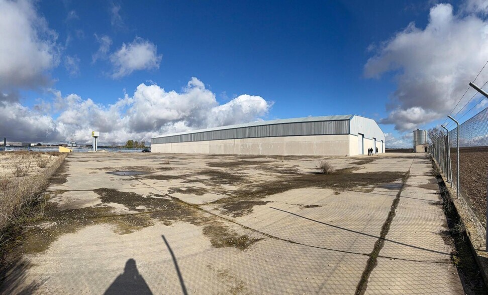 Polígono 503, los Morenos, 65, Torija, Guadalajara à louer - Photo du bâtiment - Image 3 de 4