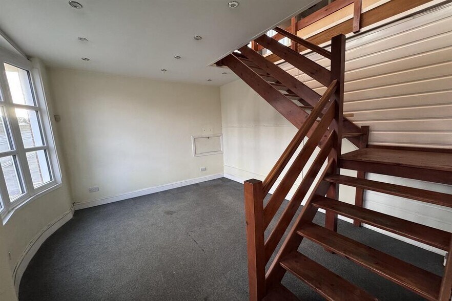 Nottingham Rd, Nottingham à vendre - Photo du bâtiment - Image 2 de 25