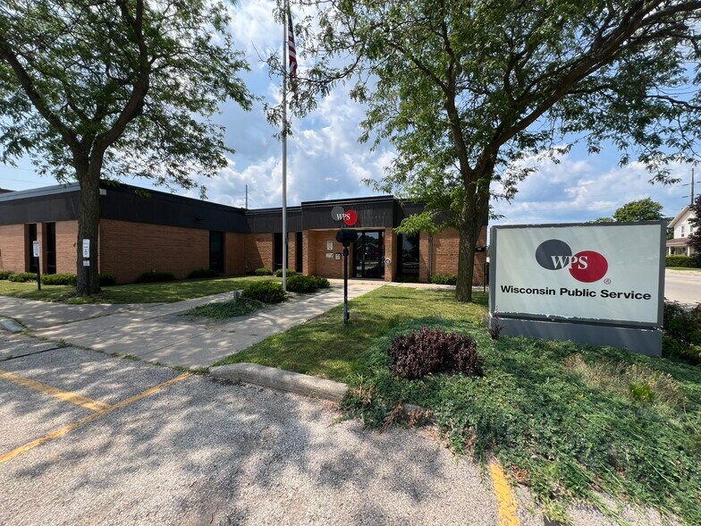 1717 10th Ave, Menominee, MI à vendre - Photo du bâtiment - Image 1 de 25