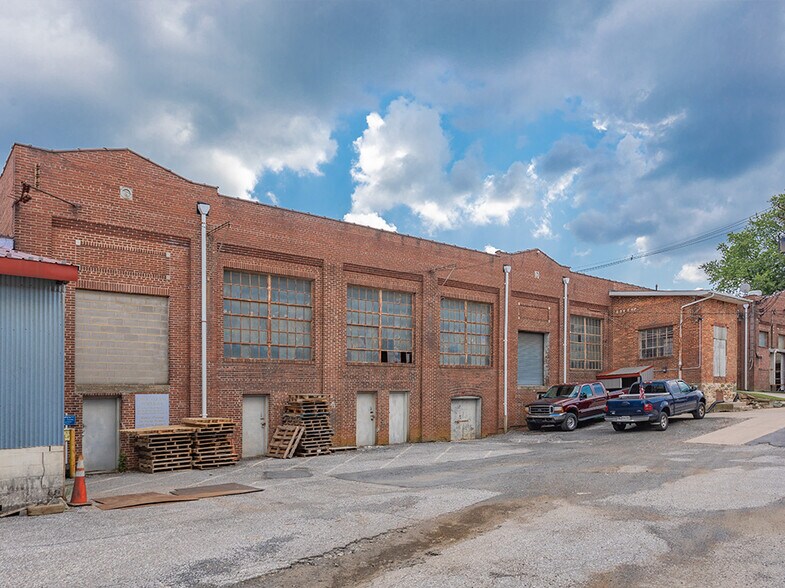 142 Railroad Ave, Westminster, MD à louer - Photo du bâtiment - Image 2 de 5