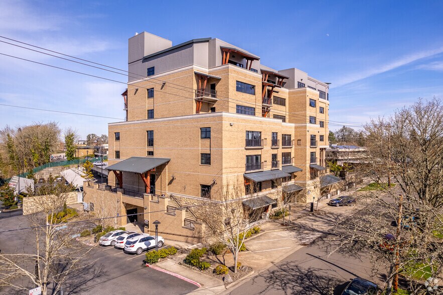 777 Commercial St SE, Salem, OR à louer - Photo du bâtiment - Image 3 de 18