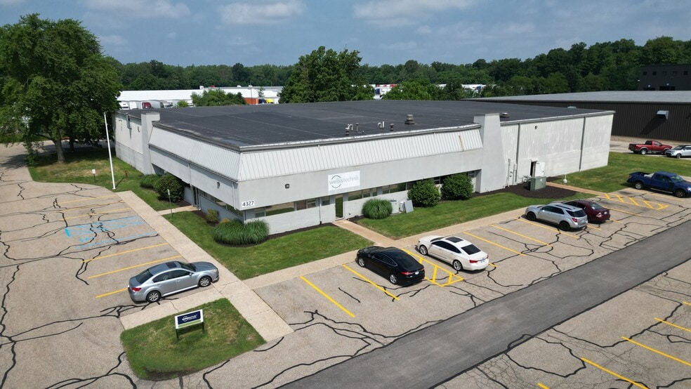 4327 Airlane Dr SE, Grand Rapids, MI for sale - Building Photo - Image 1 of 10
