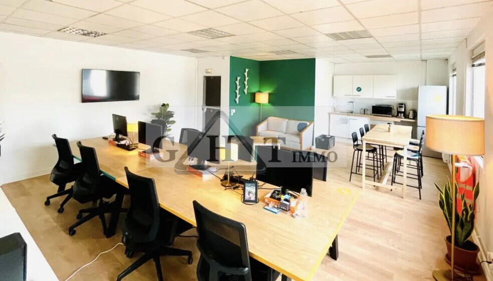 Industrial in Gennevilliers for lease - Interior Photo - Image 2 of 2