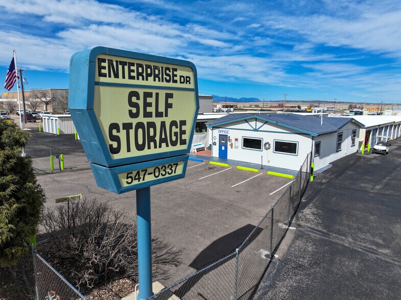 Enterprise Dr Self Storage portefeuille de 1 propriétés à vendre sur LoopNet.ca - Photo du bâtiment - Image 2 de 17