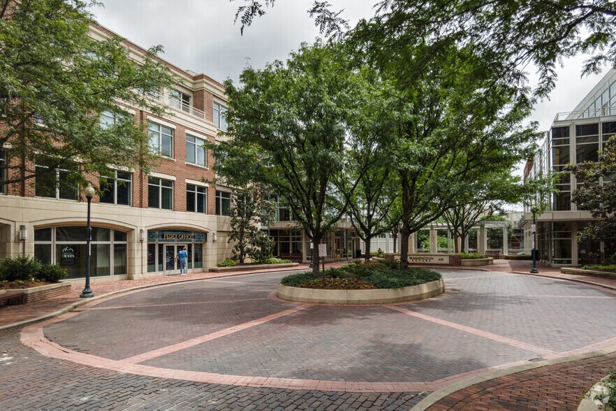 675 N Washington St, Alexandria, VA à louer - Photo du bâtiment - Image 3 de 11