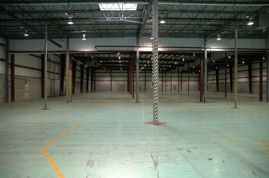 915 Western Dr, Indianapolis, IN for lease - Interior Photo - Image 3 of 6