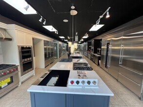 237-247 Tarrytown Rd, White Plains, NY for lease Interior Photo- Image 1 of 21