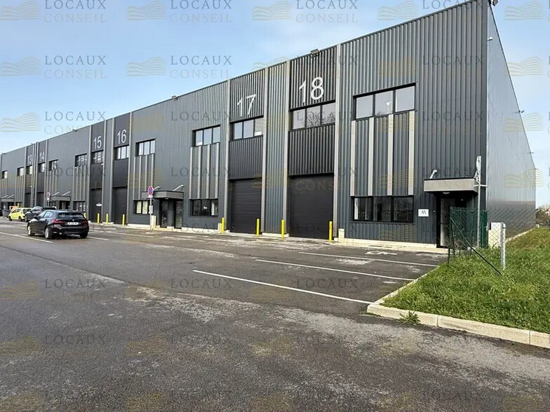 Flex dans Cergy à louer - Photo du bâtiment - Image 2 de 4
