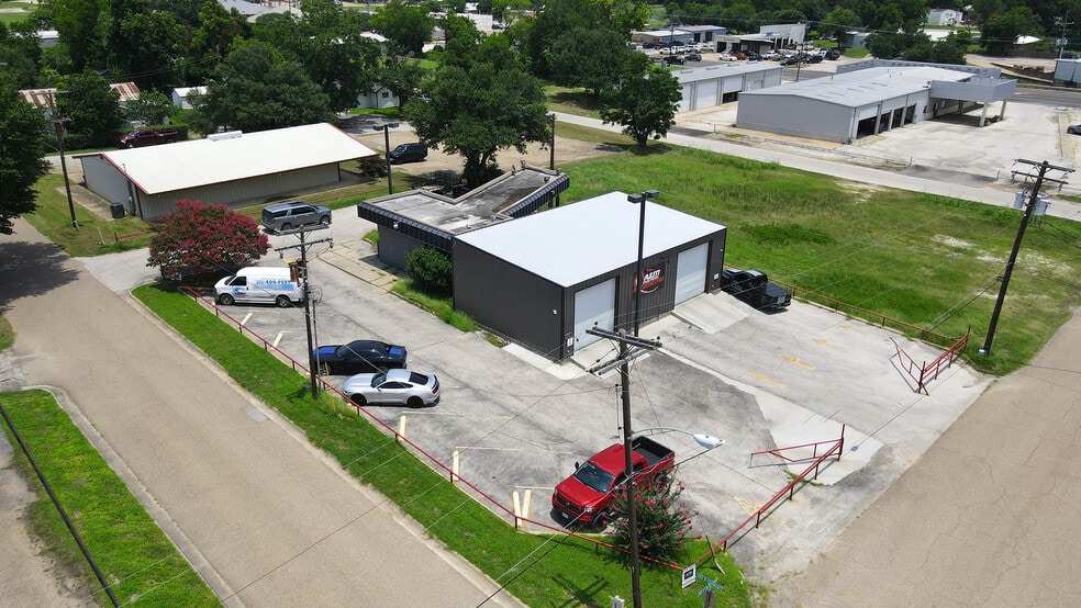 207 Cottonwood st, Madisonville, TX for sale - Building Photo - Image 2 of 25