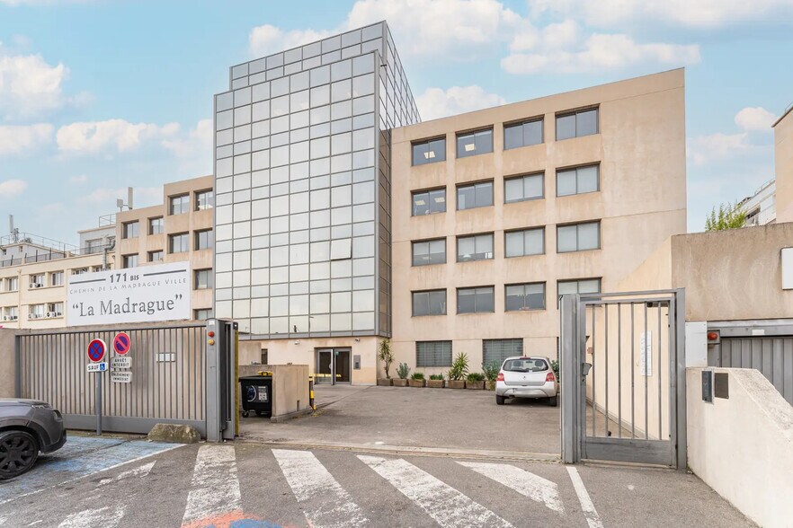 Bureau dans Marseille à vendre - Photo du bâtiment - Image 2 de 8