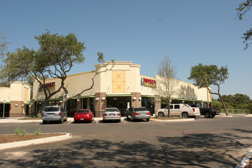 11224 Huebner Rd, San Antonio, TX à louer - Photo du bâtiment - Image 2 de 10