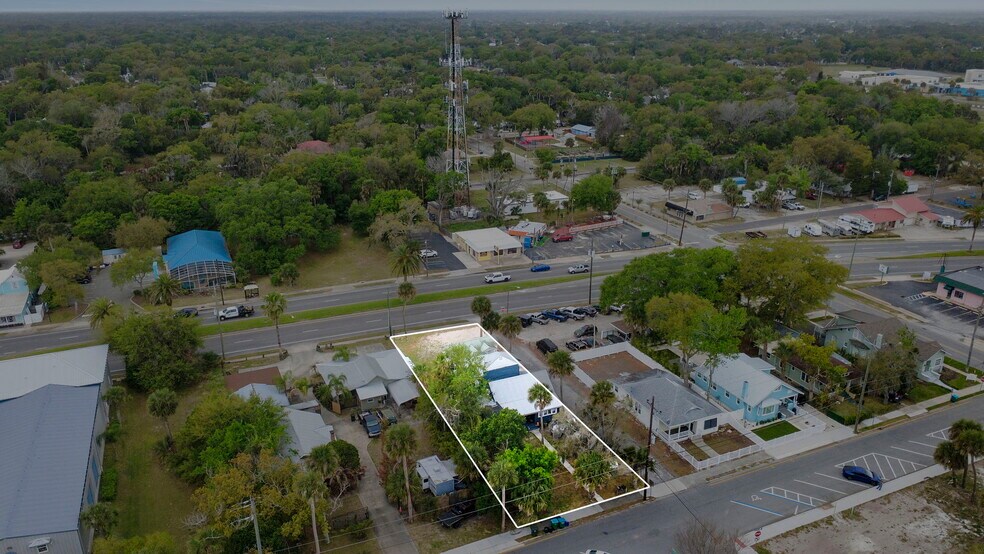 324 N Orange St, New Smyrna Beach, FL à vendre - Photo du bâtiment - Image 2 de 31